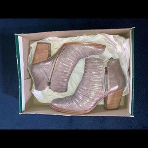 Paul green size 7 1/2 ankle boots